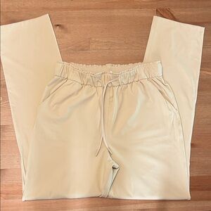 Lululemon Athletica tan/cream on the fly Pants NWOT